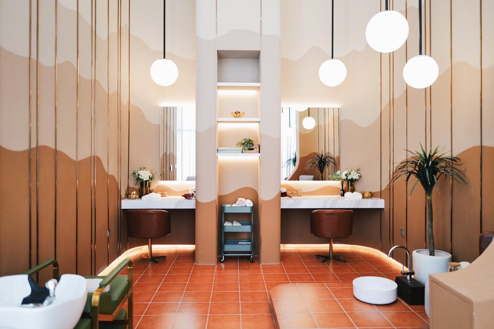 Pet grooming room at Atmoz Tropicana Bangna with twin marble vanities, wash basin, mirrors and terracotta tiled floor